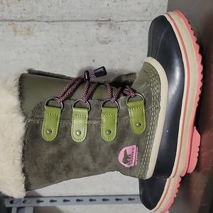 Sorel Winter Boots Green Suede with pink accent